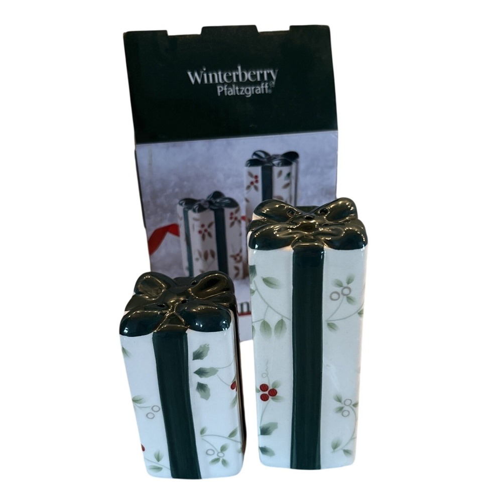 Pfaltzgraf Winterberry Salt and Pepper Shaker Set Christmas Holiday NIB